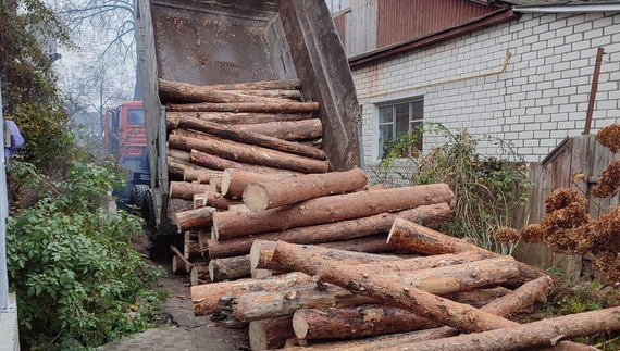 На Чернігівщині жителям прикордонних громад завозять безкоштовні дрова