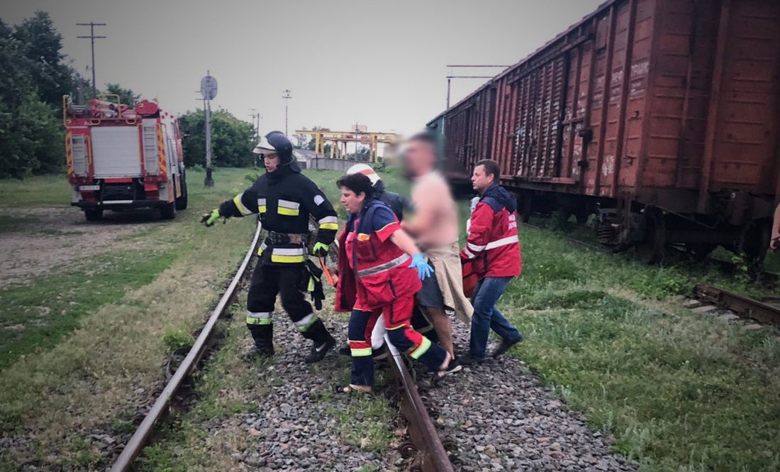 На Чернігівщині двох підлітків вдарило струмом на вагонах потяга