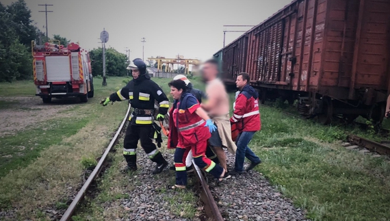 На Чернігівщині двох підлітків вдарило струмом на вагонах потяга