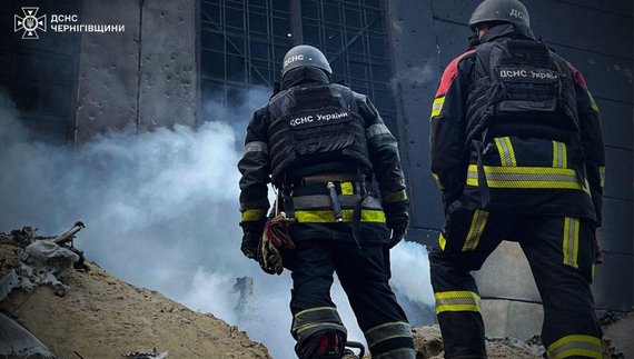 Вибухи і дим у Чернігові: в ОВА розповіли про наслідки обстрілів і роботу ППО