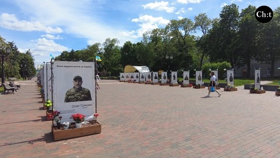 Меморіальна експозиція на Алеї Героїв у Чернігові