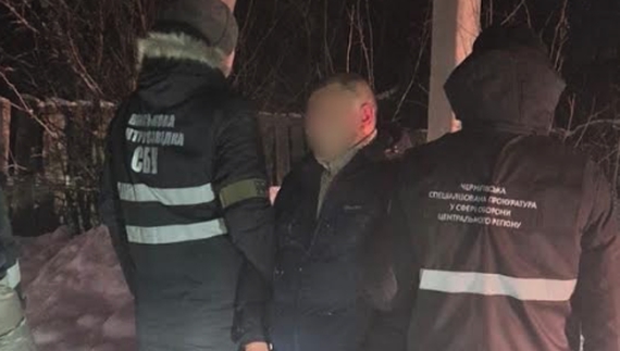 Прилаштовував на "небойові посади": на Чернігівщині на хабарі спіймали офіцера ТЦК