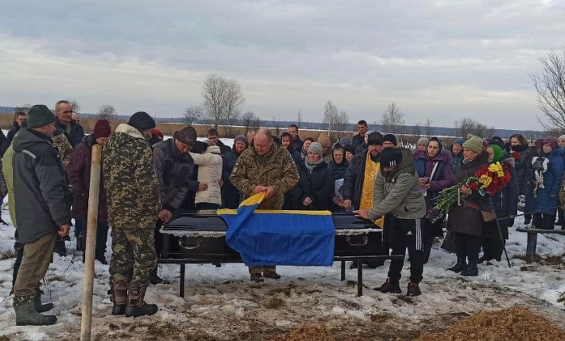 Загинули та Донеччині та Луганщині: у двох громадах прощались із загиблими біцями