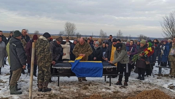 Загинули та Донеччині та Луганщині: у двох громадах прощались із загиблими біцями