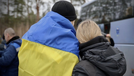 «Усе кинула, куртку вдягла і полетіла»: перед Великоднем з полону повернувся 28-річний захисник