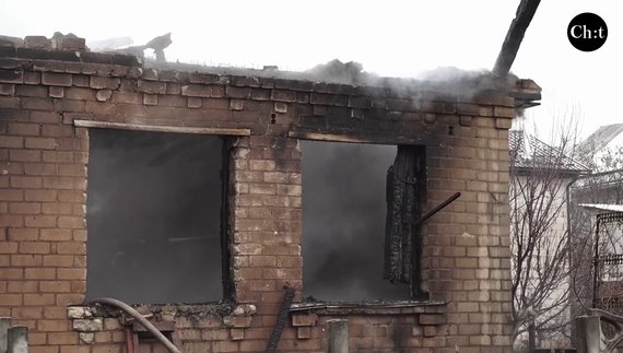 Внаслідок влучання виникла пожежа у будинку