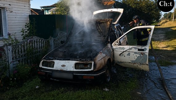 Авто згоріло після влучання безпілотника. Новгород-Сіверський. 1 серпня 2026 року