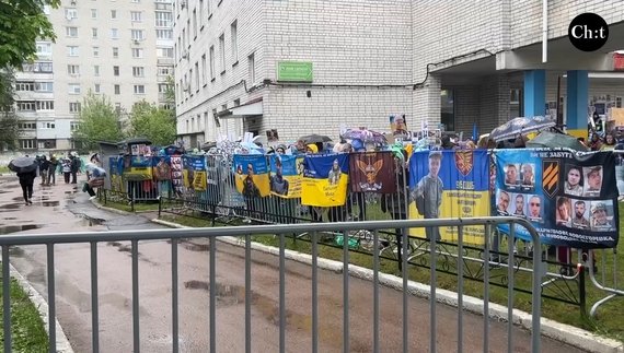 У Чернігові зустрічали військовополонених