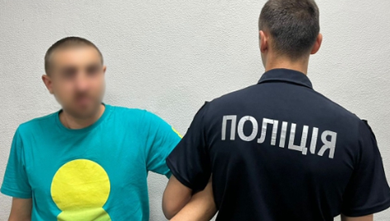У Чернігові поліція затримала двох чоловіків: побили та пограбували людину