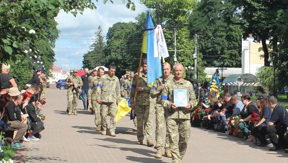 Громада Чернігова попрощалася із солдатом Віктором Кошовим