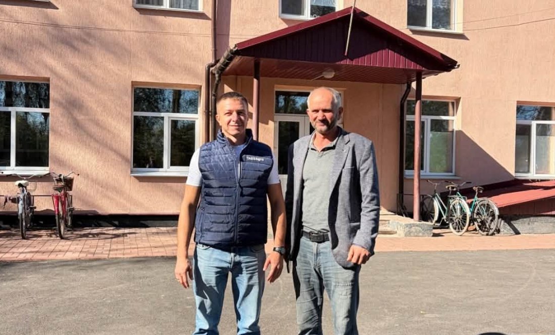 У громаді аграрії допомогли зробити благоустрій біля амбулаторії