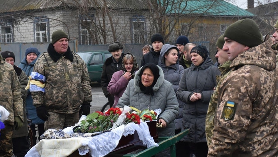 На Чернігівщині поховали бійця, який загинув у Запорізькій області