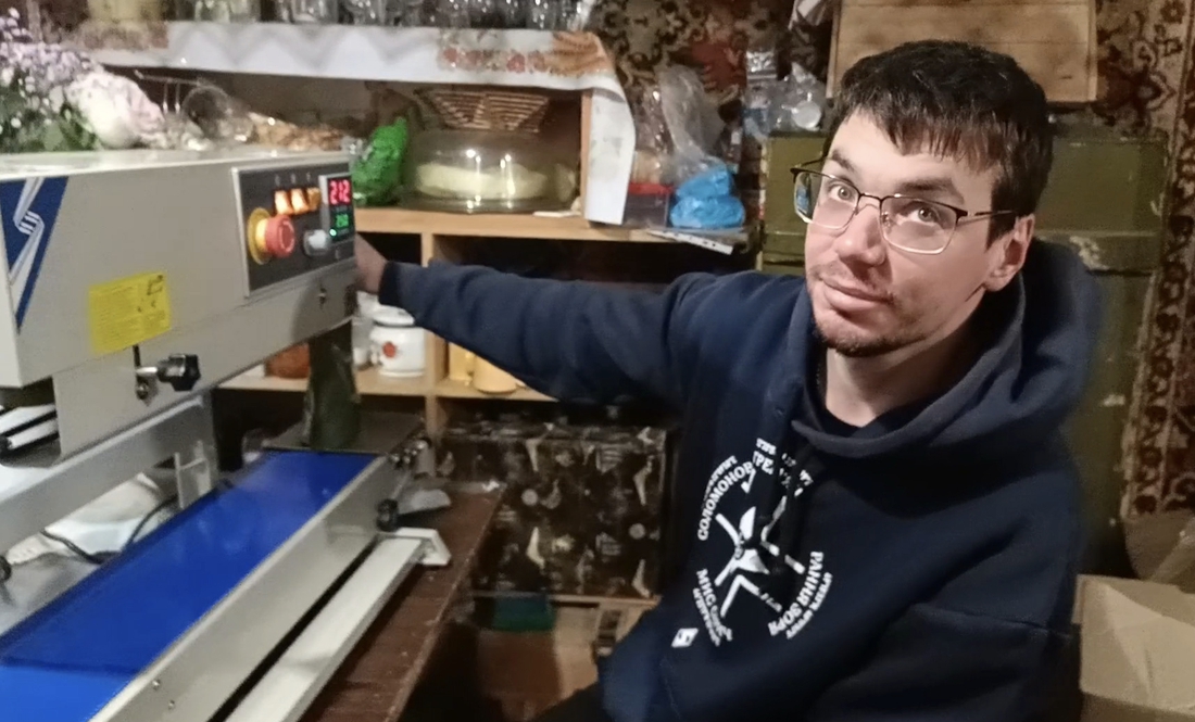 Володимир Самойло запускає вакууматор