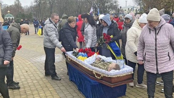 У Прилуках провели в останню путь загиблого військового ЗСУ Михайла Асташенкова