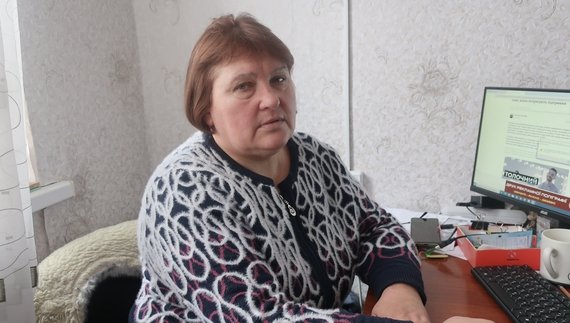 57-річна Віра Анікієнко зі Сновська, головна бухгалтерка дитячого садочка, зібрала гроші сину Артему на автівку