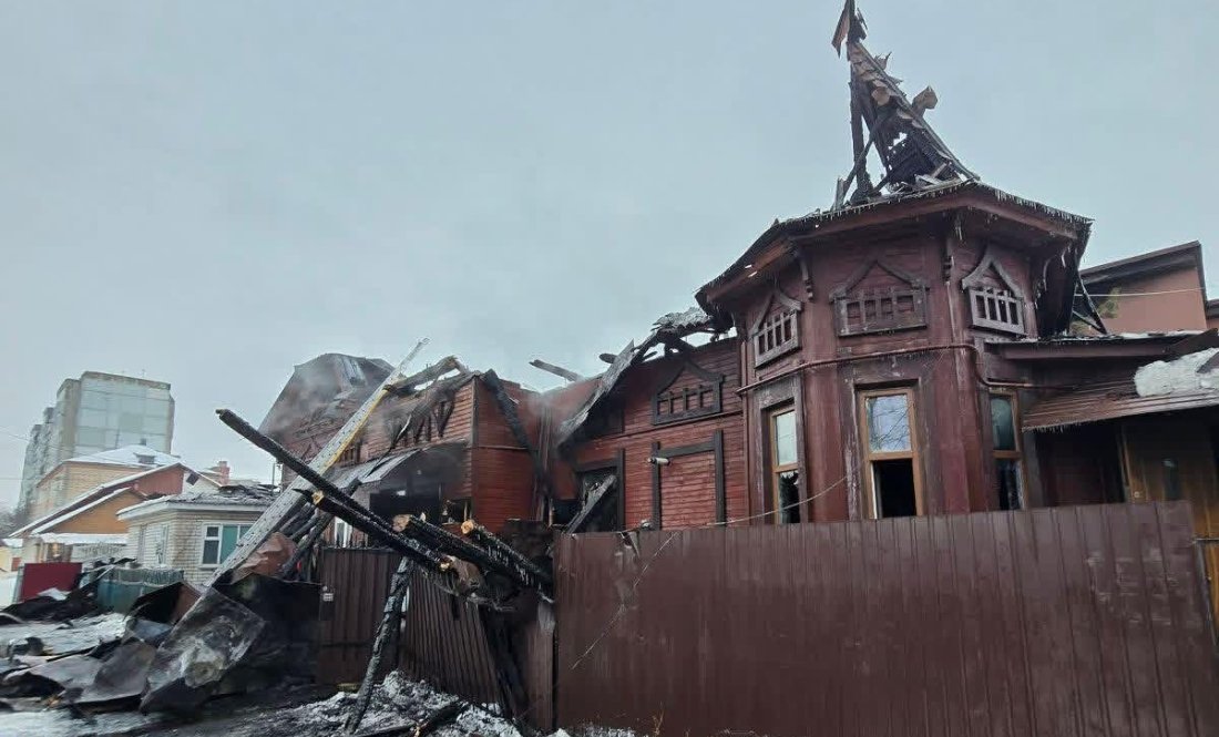 Чернігівець збирає донати після пожежі в старовинному будинку