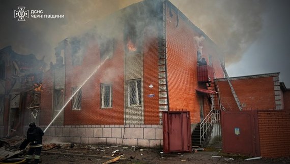 Пошкоджені адмінбудівлі, є поранені: подробиці ударів по райцентрах