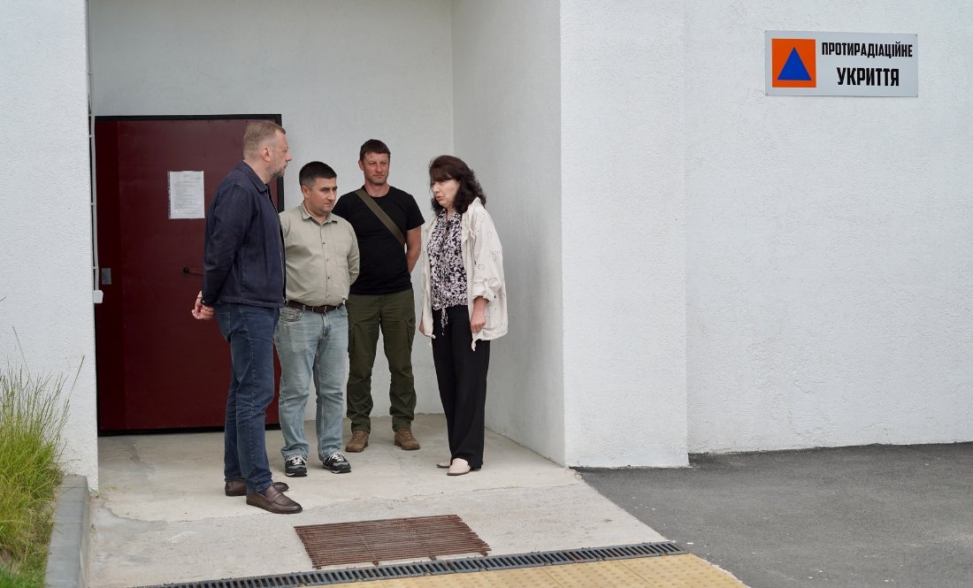 Школярі святкували випускний в укритті: у громаді збудували велике протирадіаційне сховище