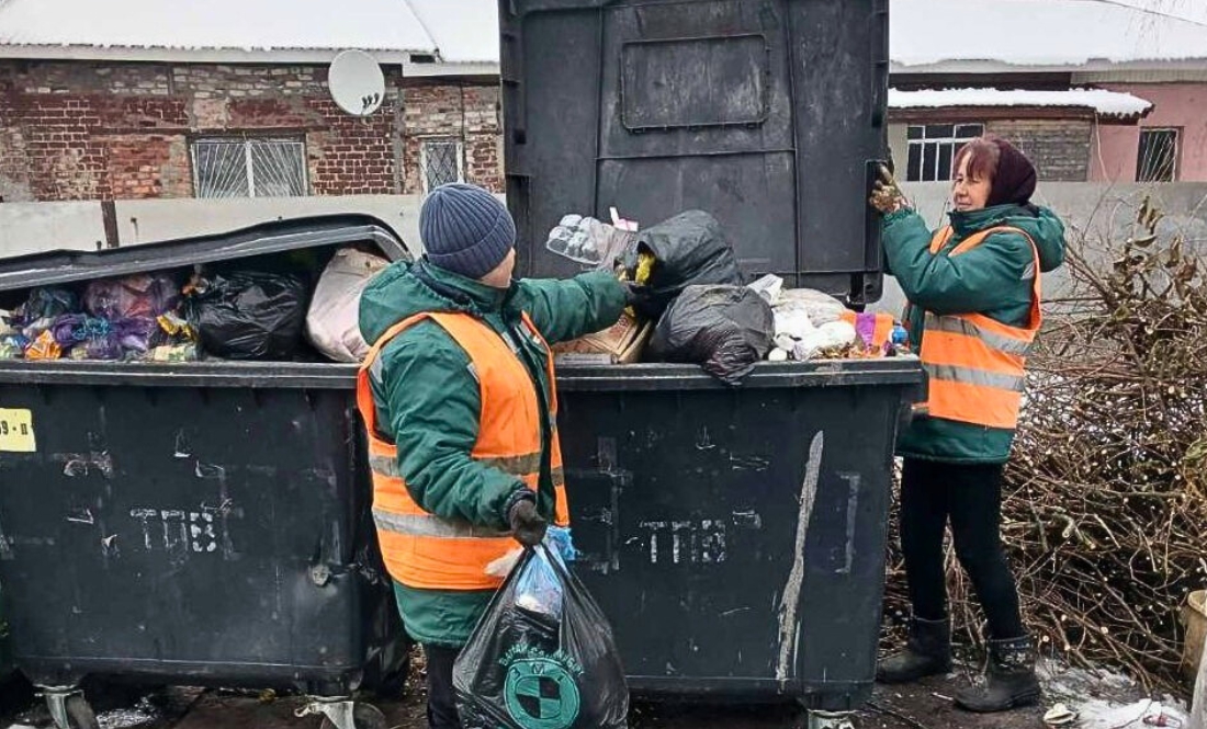 У громаді зловмисники спалили коштовні сміттєві баки: шукають винних