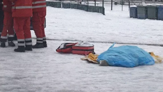 У Ніжині на дорозі знайшли тіло чоловіка з розбитим обличчям: результати експертизи