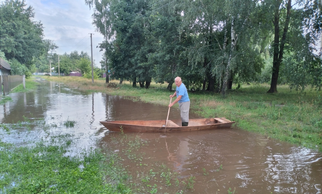 У селі на Менщині після дощу утворилось провалля