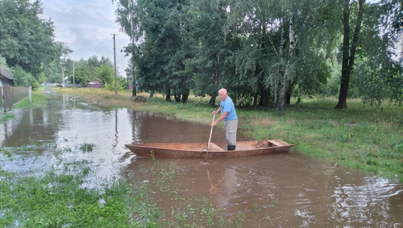 У селі на Менщині після дощу утворилось провалля