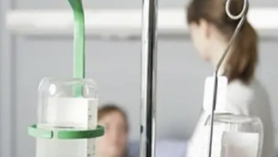 «Лизнула темну кисло-солодку речовину»: два сини померли, мати лікується