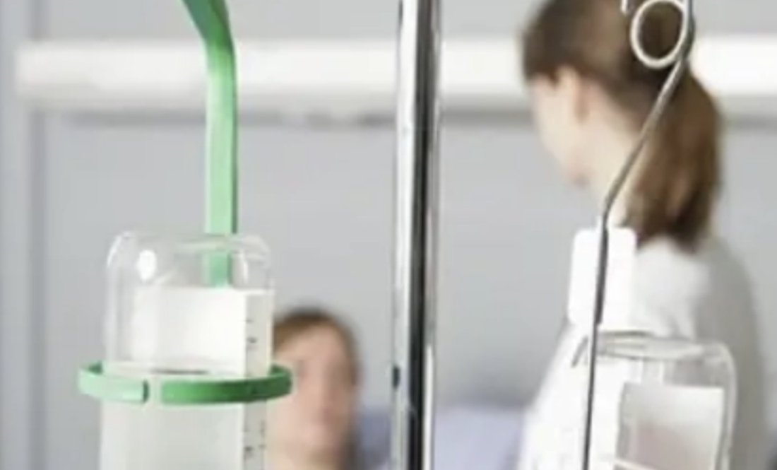 «Лизнула темну кисло-солодку речовину»: два сини померли, мати лікується