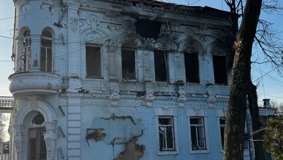 Новгород-Сіверський. Історична будівля після удару "герані"