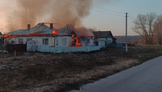 Від влучання FPV-дрону згорів будинок: ситуація на прикордонні Чернігівщини