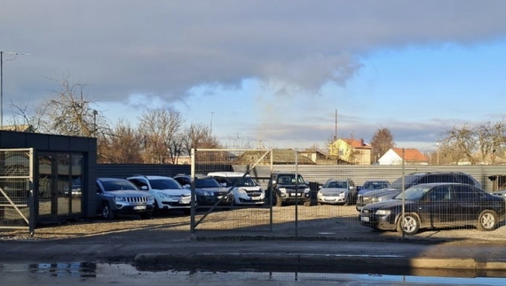 У містечку на Чернігівщині відкрили майданчик з продажу авто