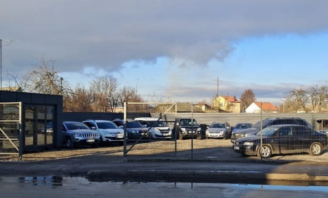 У містечку на Чернігівщині відкрили майданчик з продажу авто