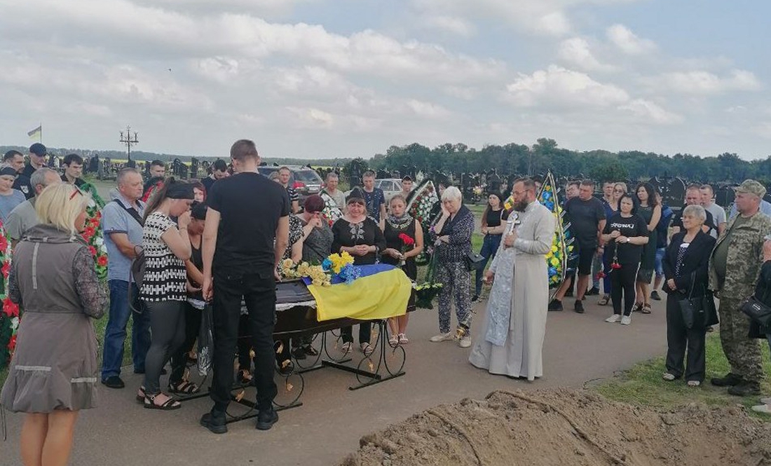 У Чернігові попрощалися із солдатом  Богданом Петіним