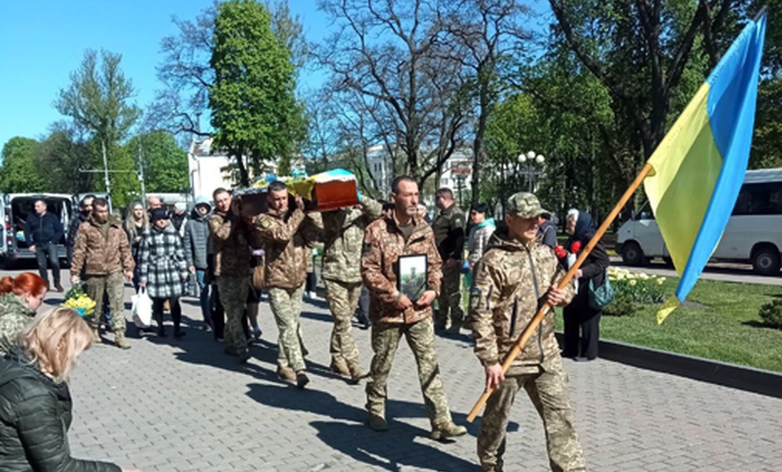 У Чернігові поховали бійця, який загинув на Запоріжжі