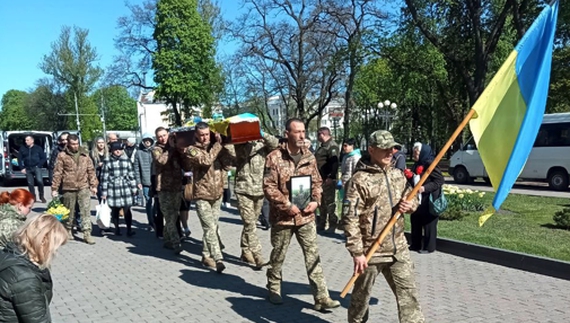 У Чернігові поховали бійця, який загинув на Запоріжжі