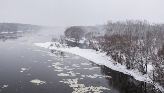 Через кригу та мороз: поблизу Чернігова закрили переправу через Десну