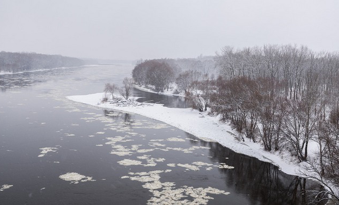 Через кригу та мороз: поблизу Чернігова закрили переправу через Десну