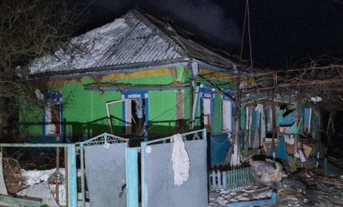 На Чернігівщині уламки "шахеда" впали на будинок 88-річної жінки