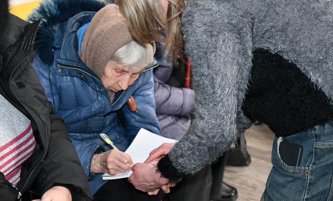 У Ніжині роздають "пакунки тепла"