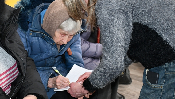 У Ніжині роздають "пакунки тепла"