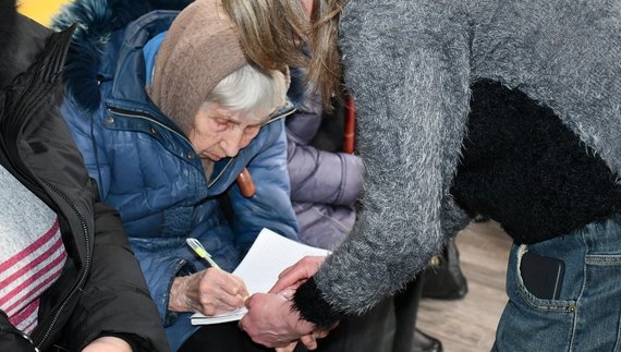 У Ніжині роздають "пакунки тепла"