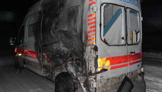 Росіяни обстріляли авто "швидкої", поранені медики