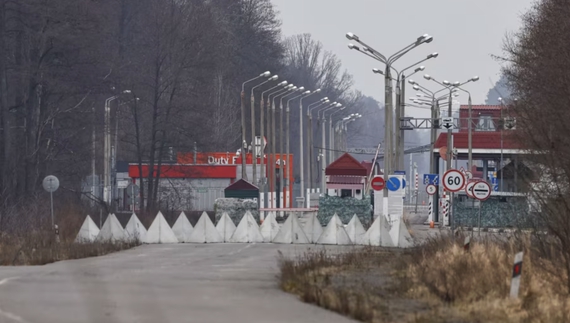 Журналісти Reuters і AP зробили фотозвіти з пункту пропуску «Нова Гута» в Гомельському районі