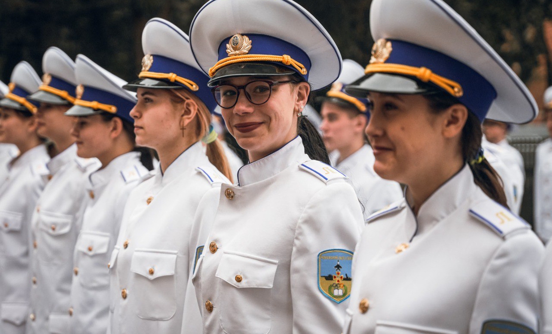 Чернігівському ліцею з посиленою військово-фізичною підготовкою 30 років: як святкували