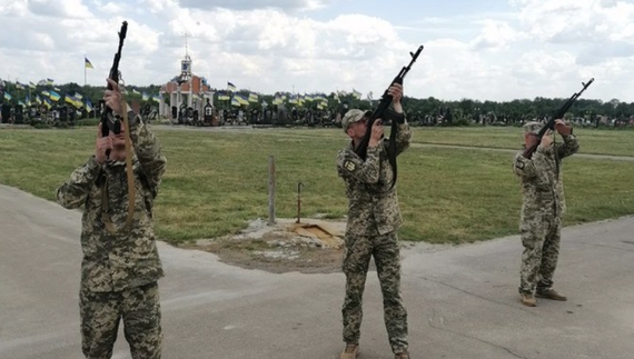 У Чернігові перепоховали бійця, який загинув торік під час оборони міста