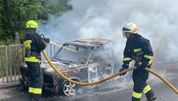 У громаді на Чернігівщині вщент згоріла автівка – надзвичайники назвали причину