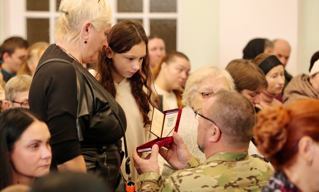 Родинам захисників із Чернігівщини передали посмертні нагороди