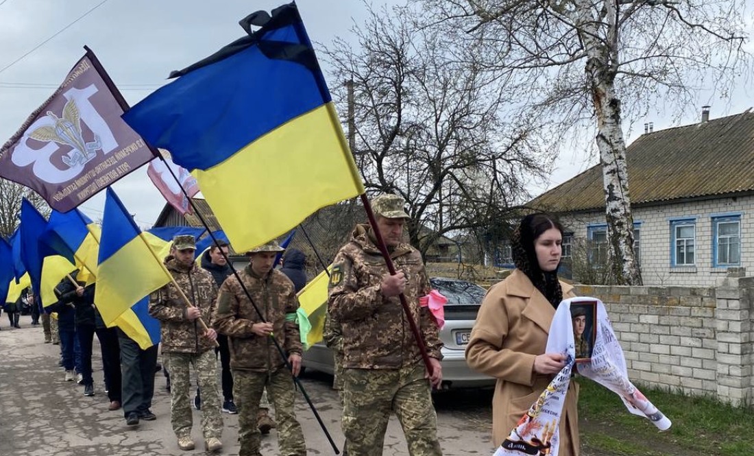 На Чернігівщині поховали 21-річного воїна ЗСУ: загинув під час виконання бойового завдання