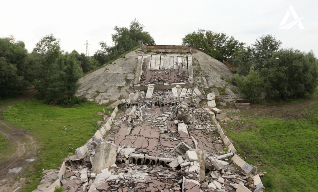 На Чернігівщині дорожники почали розбирати завали ще одного мосту через Десну