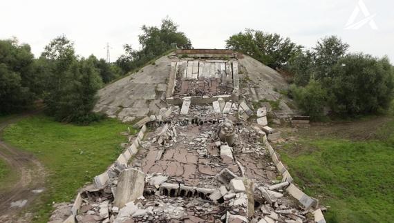 На Чернігівщині дорожники почали розбирати завали ще одного мосту через Десну